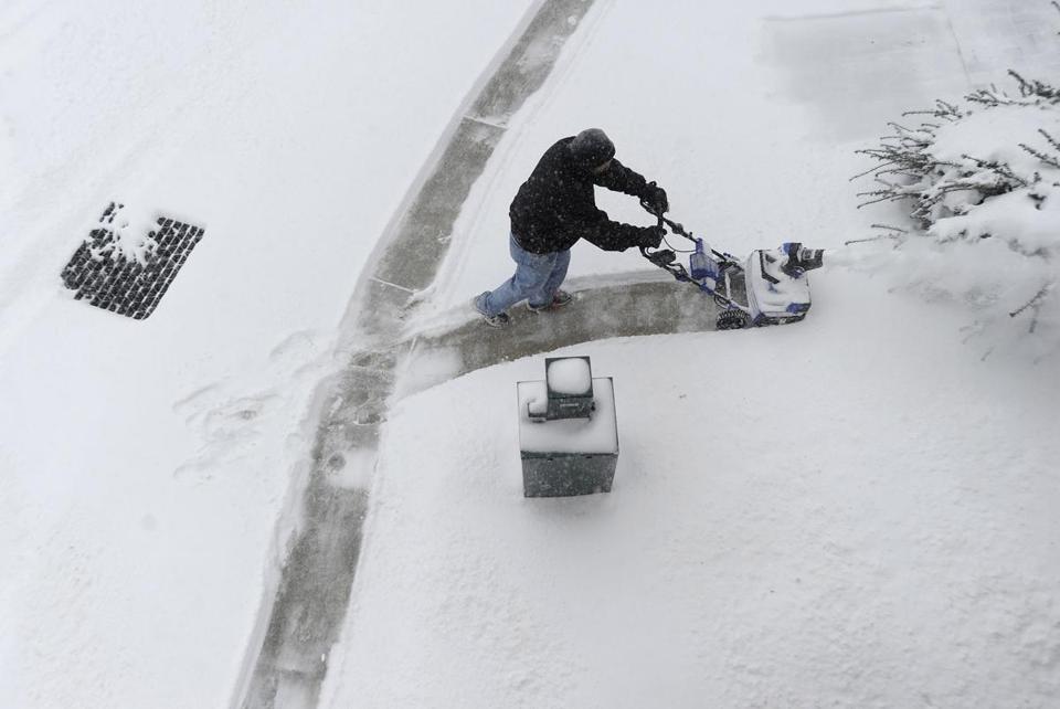 Snow Removal Alton, IL | Plowing, Blowing, Salting